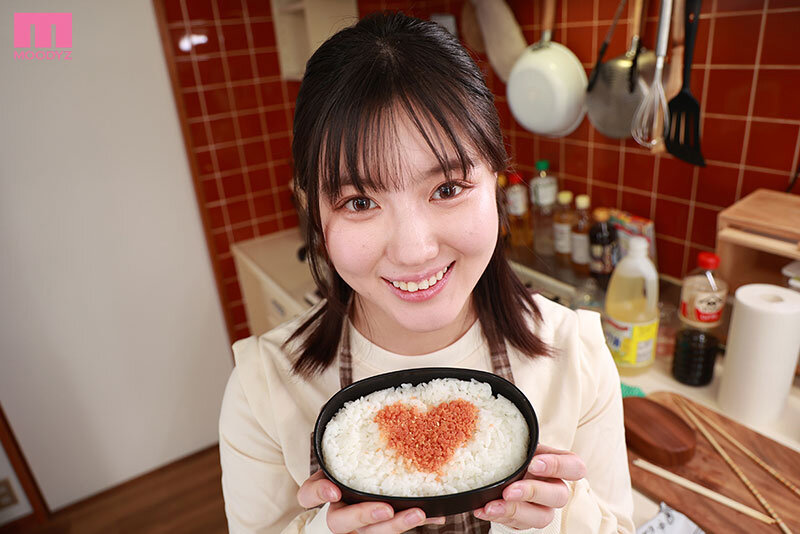 【VR】僕のお弁当を毎日作ってくれる世話焼き彼女 裸エプロンからはみ出す乳首がかわいくて料理中なのにおっぱじまっちゃった付き合いたての大学生の巨乳彼女と同棲性活 小鈴みかん 画像2