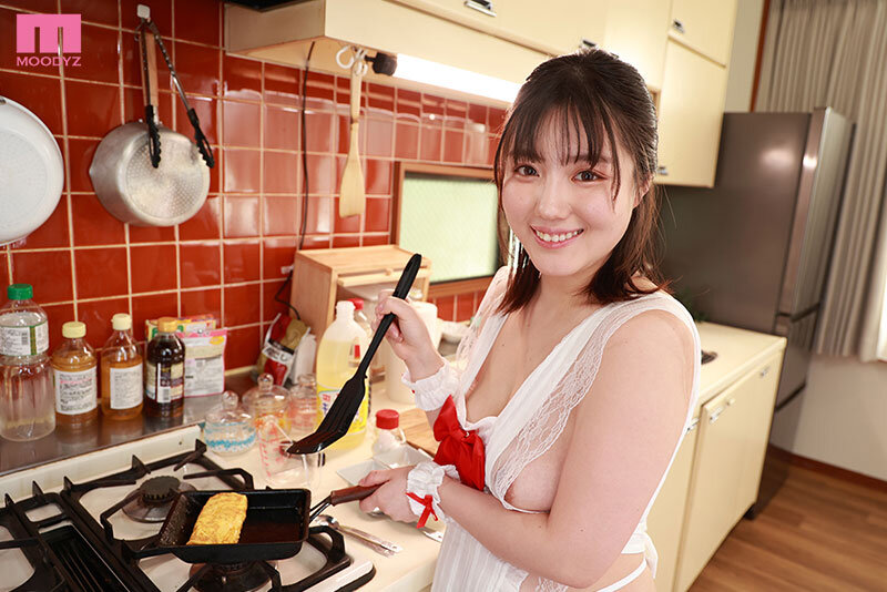 【VR】僕のお弁当を毎日作ってくれる世話焼き彼女 裸エプロンからはみ出す乳首がかわいくて料理中なのにおっぱじまっちゃった付き合いたての大学生の巨乳彼女と同棲性活 小鈴みかん 画像5